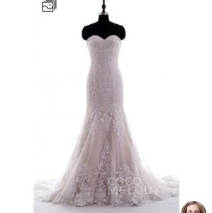 Strapless wedding dress 👰